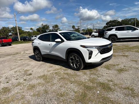 New 2026 Chevrolet Trax LT w/ LT Convenience Package FWD image 14