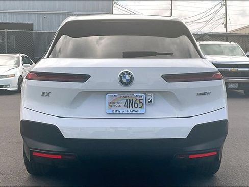 Used 2024 BMW iX xDrive50 w/ Premium Package AWD/4WD image 4