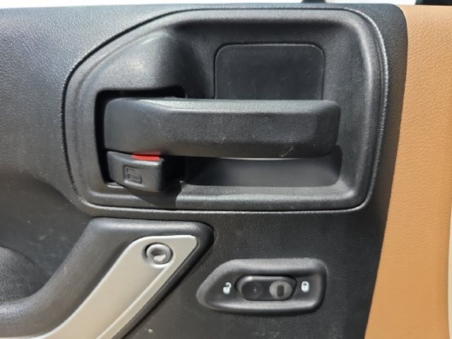 Used 2017 Jeep Wrangler Unlimited Sahara w/ Dual Top Group AWD/4WD image 26