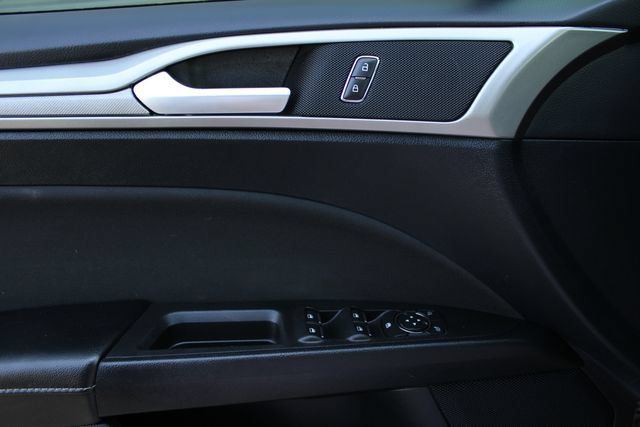 Used 2020 Ford Fusion SE FWD image 11