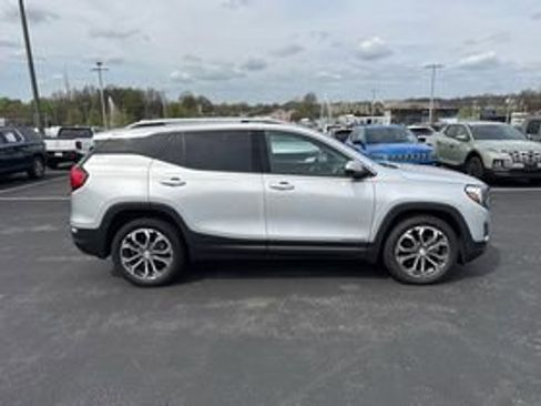 Used 2019 GMC Terrain SLT FWD image 4