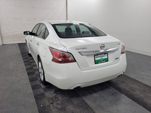 Used 2014 Nissan Altima 2.5 SV image 3
