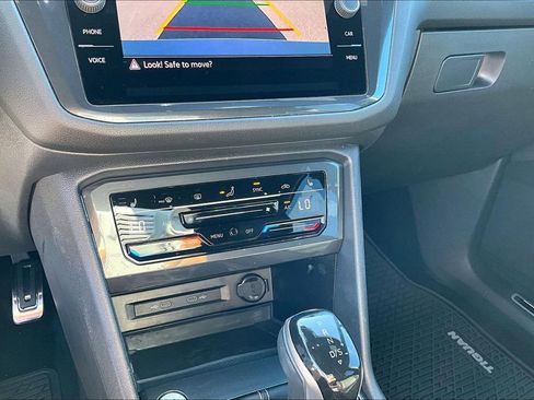 Certified 2023 Volkswagen Tiguan SE R-Line image 16