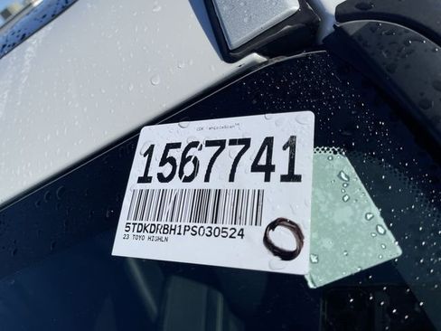 Used 2023 Toyota Highlander XLE AWD/4WD image 25