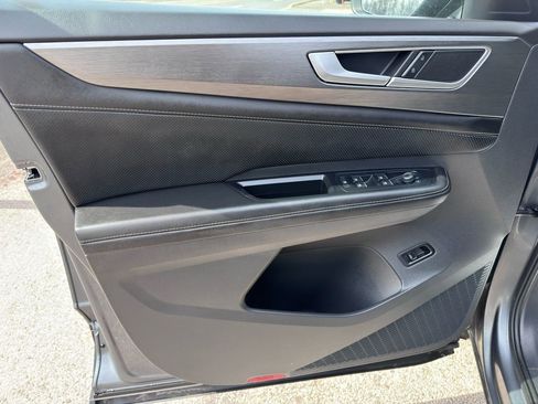 Used 2024 Volkswagen Atlas Cross Sport SE image 9