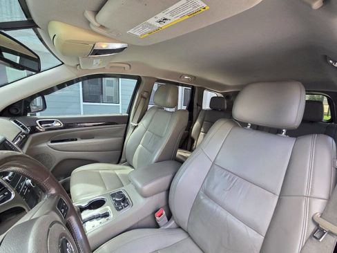 Used 2011 Jeep Grand Cherokee Laredo AWD/4WD image 39
