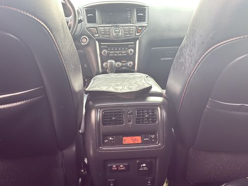 Used 2020 Nissan Pathfinder SL FWD image 26