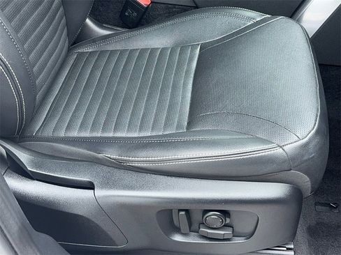 Used 2024 Land Rover Discovery S image 47