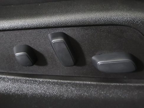 Used 2020 Cadillac XT4 Premium Luxury w/ Cold Weather Package image 38