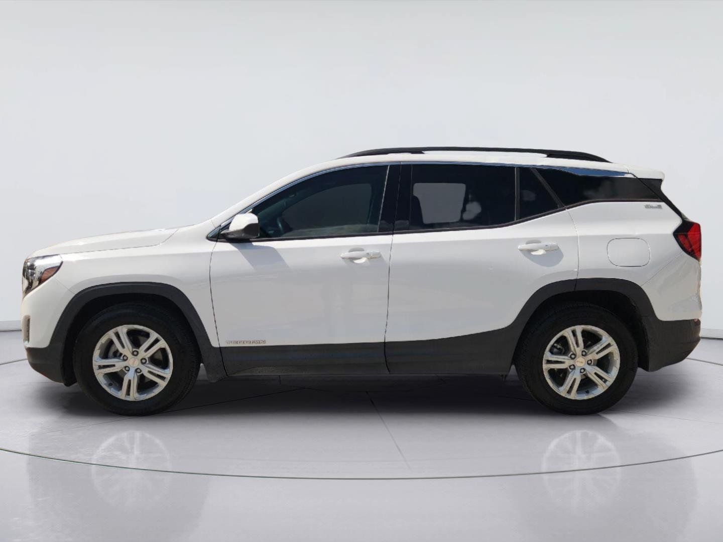 Used 2020 GMC Terrain SLE w/ Driver Convenience Package FWD image 4