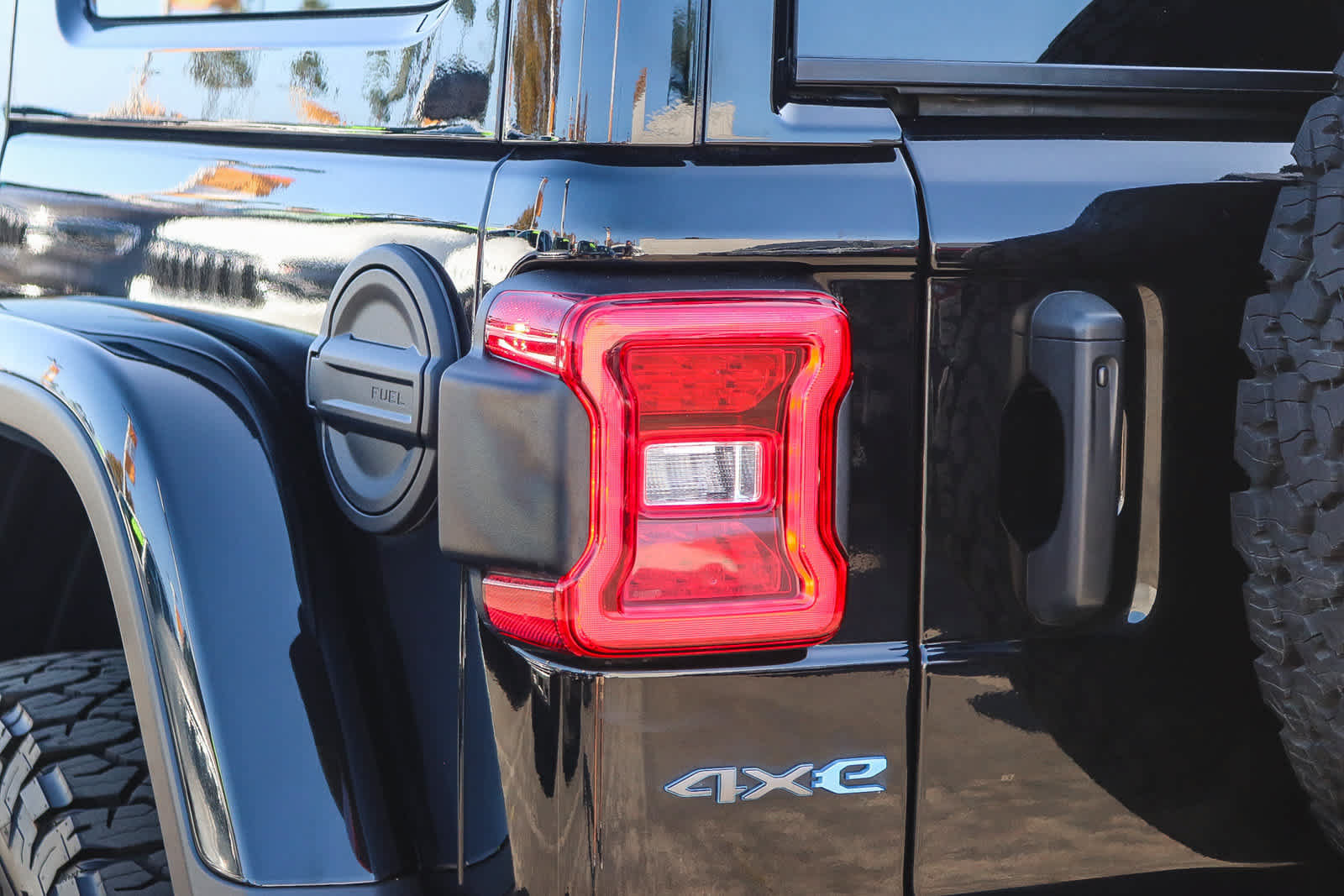 Used 2023 Jeep Wrangler Unlimited Rubicon 4xe AWD/4WD image 7