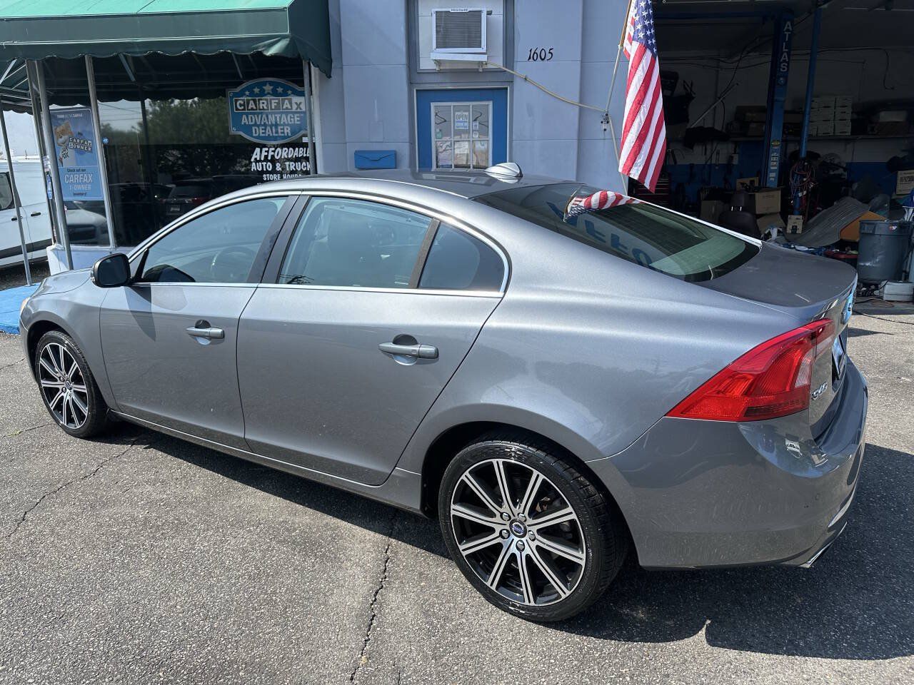 Used 2017 Volvo S60 T5 Inscription FWD image 9