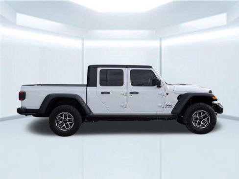 Used 2025 Jeep Gladiator Rubicon w/ Convenience Group AWD/4WD image 7