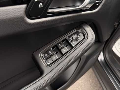 Used 2022 Porsche Macan image 43