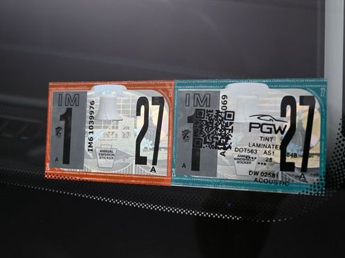 Used 2022 Jeep Wrangler Unlimited Rubicon 4xe w/ Dual Top Group image 9