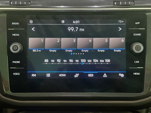 Used 2022 Volkswagen Tiguan SE w/ Panoramic Sunroof Package image 19