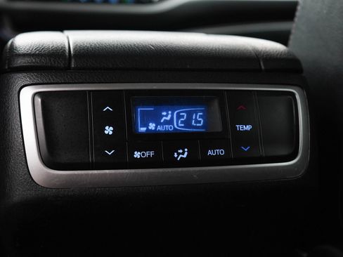 Used 2019 Toyota Highlander Plus AWD/4WD image 17