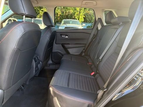 Used 2025 Nissan Rogue SV AWD/4WD image 17