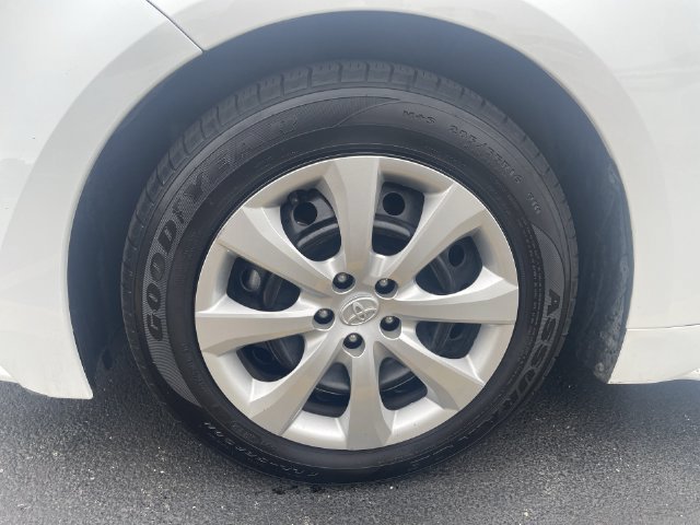 Used 2025 Toyota Corolla LE FWD image 13