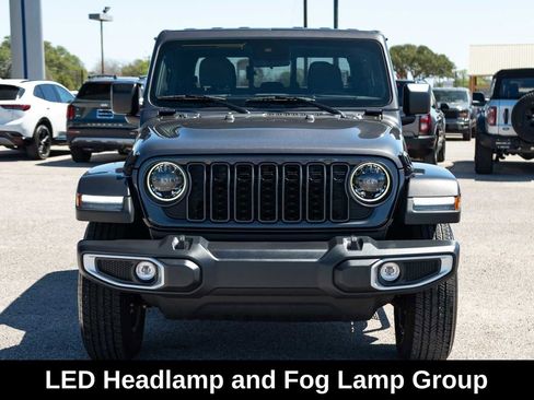 Used 2024 Jeep Gladiator Sport AWD/4WD image 2