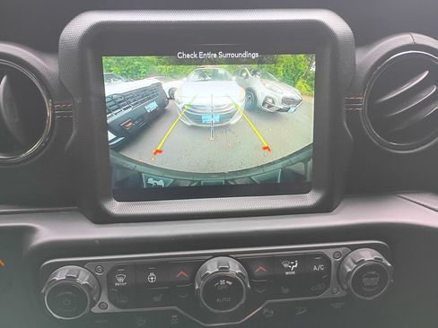 Used 2021 Jeep Wrangler Unlimited Sahara AWD/4WD image 25