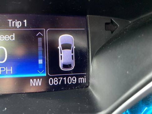 Used 2016 Ford Escape SE AWD/4WD image 2