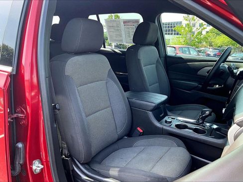 Used 2023 Chevrolet Traverse LT FWD image 7