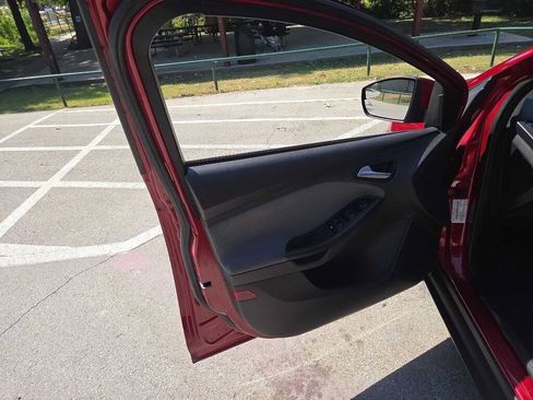 Used 2013 Ford Focus SE w/ SE Winter Pkg FWD image 16