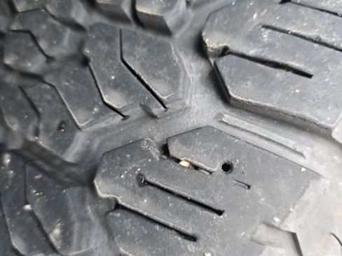 Used 2021 GMC Sierra 1500 AT4 w/ AT4 Premium Package image 4