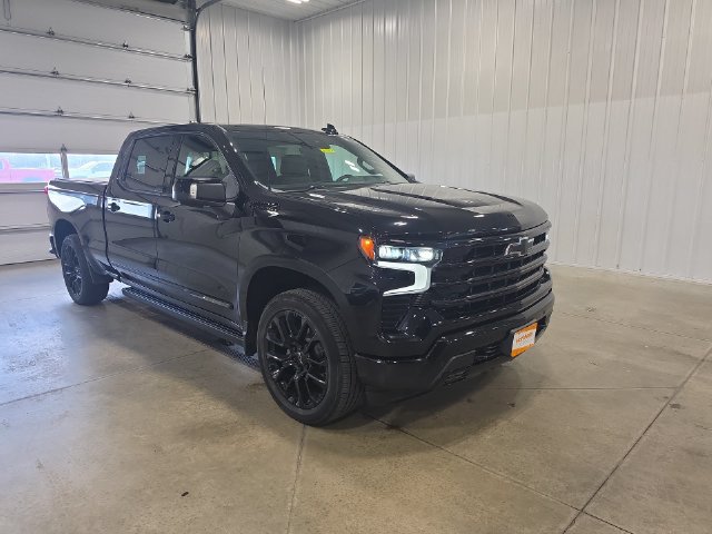 Used 2024 Chevrolet Silverado 1500 High Country w/ High Country Premium Package AWD/4WD image 2