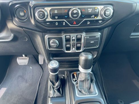 Used 2020 Jeep Wrangler Unlimited Sahara image 17