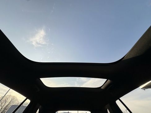 Certified 2024 Mercedes-Benz GLB 250 4MATIC image 18