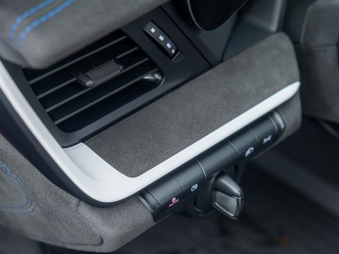 Certified 2024 Porsche 911 Dakar image 22