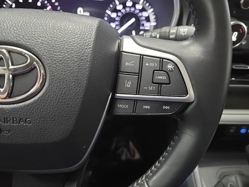 Used 2022 Toyota Highlander XLE AWD/4WD image 21