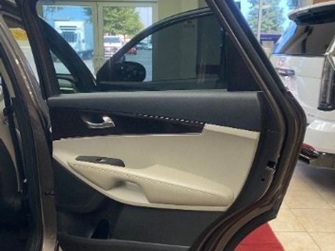Used 2020 Kia Sorento S FWD image 11