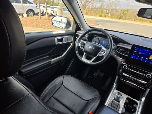 Used 2023 Ford Explorer Limited image 9