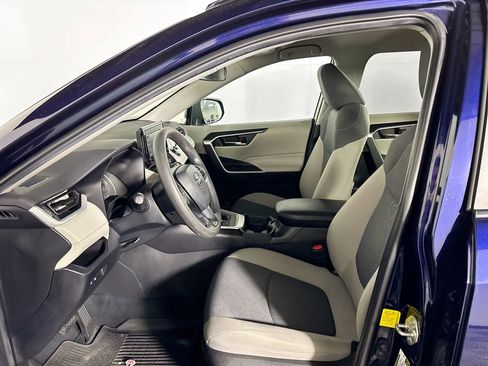 Used 2020 Toyota RAV4 XLE AWD/4WD image 11
