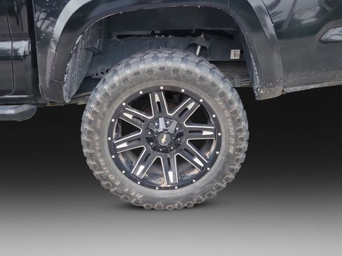 Used 2018 Toyota Tacoma SR5 RWD image 25