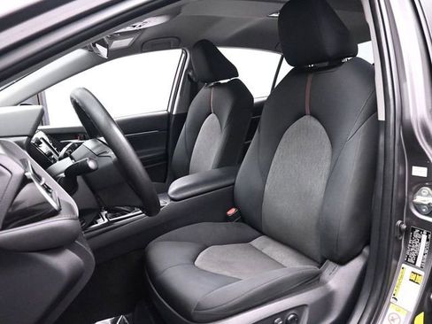 Used 2019 Toyota Camry LE image 13