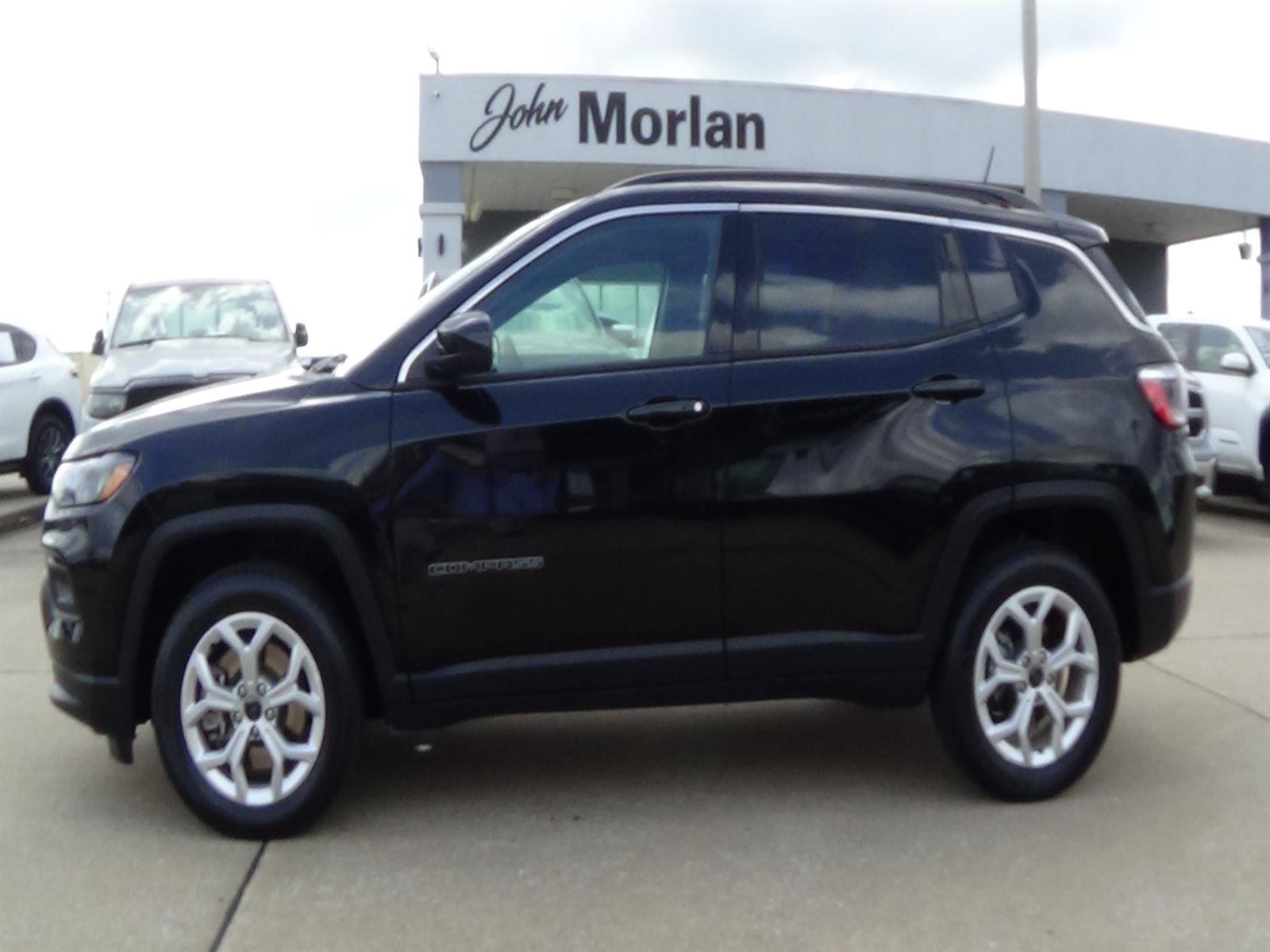 Certified 2025 Jeep Compass Latitude AWD/4WD image 1