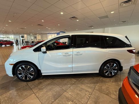 New 2026 Honda Odyssey Elite image 3