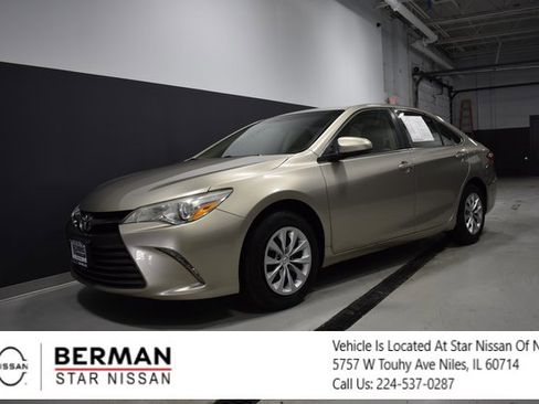 Used 2016 Toyota Camry LE image 1