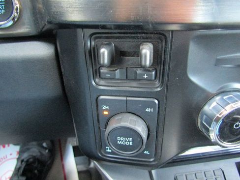 Used 2025 Ford F250 Lariat w/ Chrome Package image 16