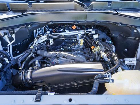 Used 2025 Ford Explorer Active RWD image 26