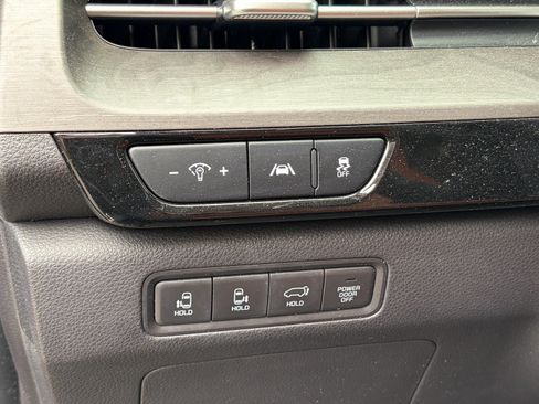 Certified 2024 Kia Carnival SX FWD image 12