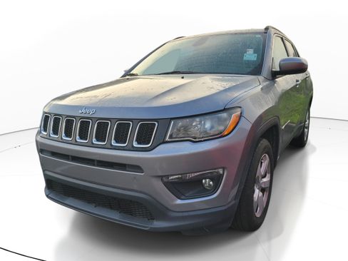 Used 2018 Jeep Compass Latitude w/ Popular Equipment Group FWD image 3