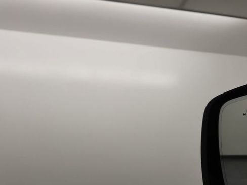 Used 2023 Nissan Armada SV image 18