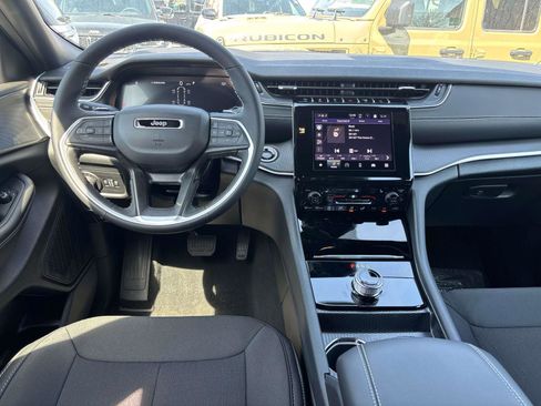 New 2026 Jeep Grand Cherokee L 4WD image 8