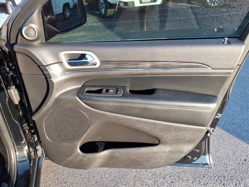 Used 2022 Jeep Grand Cherokee Limited w/ Trailer Tow Group IV image 28