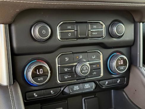 Used 2022 Chevrolet Tahoe Z71 w/ Luxury Package image 11